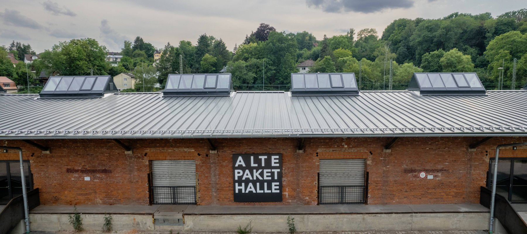 Kleine Pakethalle